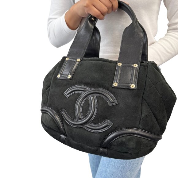 CHANEL Vintage 2006 CC Logo Shearling Tote Bag Handbag Black Gold Suede [106429] - Picture 4 of 14